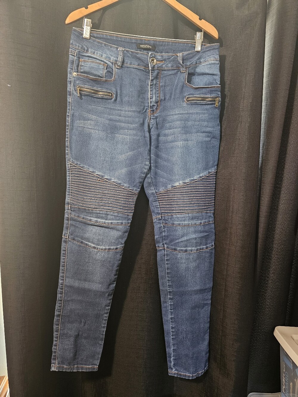 Stylish Women’s Blue Moto Skinny Jeans